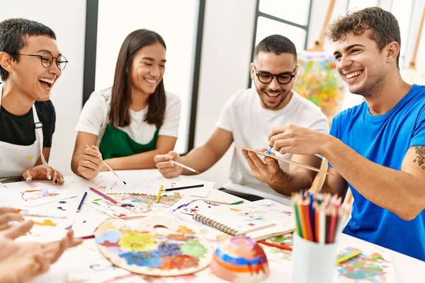 Gruppo Persone Che Disegnano Allo Studio Arte — Foto Stock