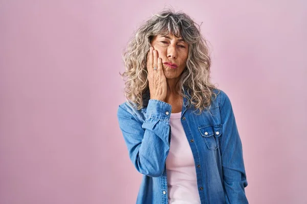 Middle Age Woman Standing Pink Background Touching Mouth Hand Painful — Stock Photo, Image