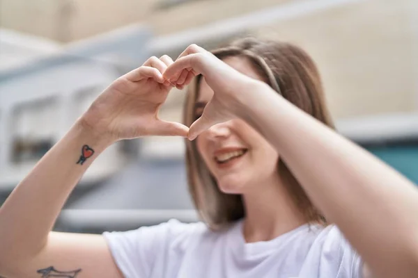 Young Woman Smiling Confident Doing Heart Gesture Hands Street — Stockfoto