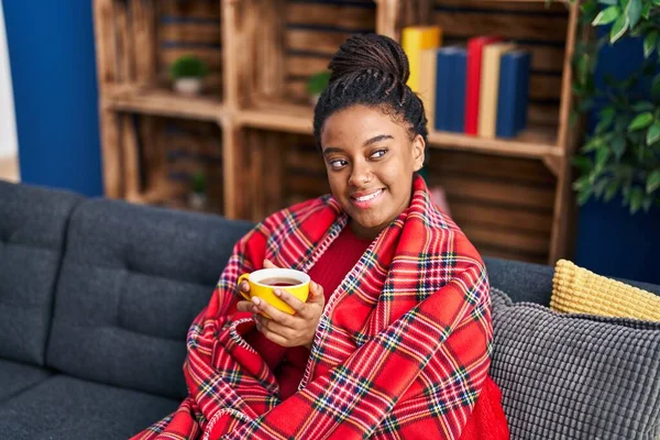 African American Woman Drinking Coffee Sitting Sofa Home — ストック写真