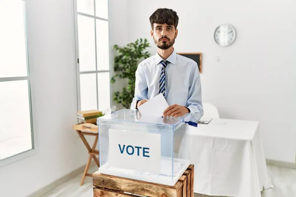 Hispanic Man Beard Voting Putting Envelop Ballot Box Relaxed Serious — Stock Photo, Image