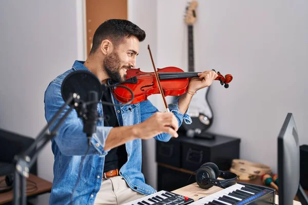 Young Hispanic Man Musician Playing Violin Music Studio — Stock Photo, Image