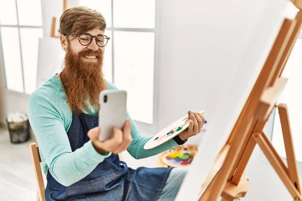 Young Redhead Man Smiling Confident Drawing Using Smartphone Art Studio — 图库照片