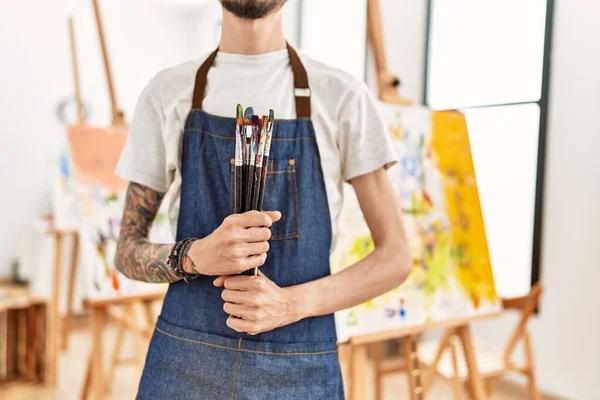 Artist Man Holding Paintbrushes Art Studio — Stock Photo, Image