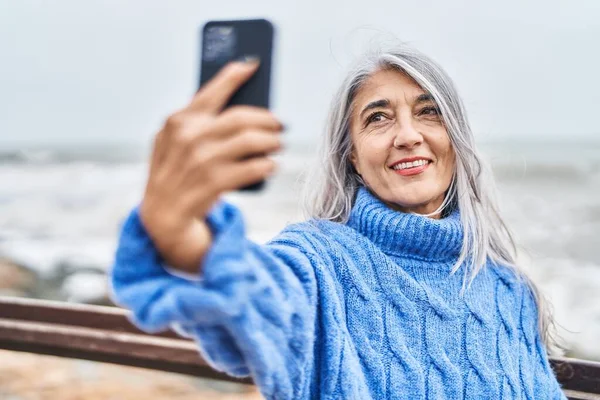 Middle Age Grey Haired Woman Smiling Confident Making Selfie Smartphone — Stock Photo, Image