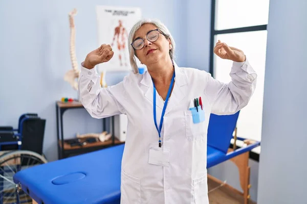 Middle Age Woman Grey Hair Working Pain Recovery Clinic Stretching — Stock Photo, Image
