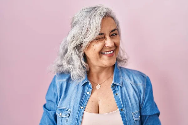 Middle Age Woman Grey Hair Standing Pink Background Winking Looking — Stock Photo, Image