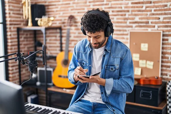 Jovem Árabe Homem Músico Composição Canção Estúdio Música — Fotografia de Stock