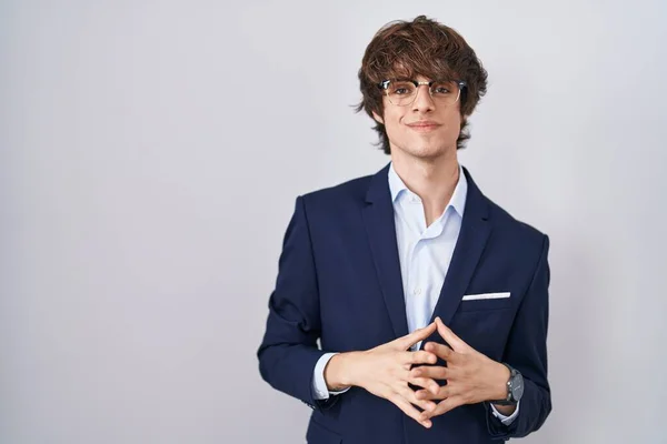 Homem Jovem Negócios Hispânico Usando Óculos Mãos Juntas Dedos Cruzados — Fotografia de Stock