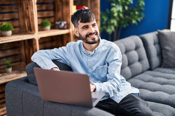 Young Hispanic Man Using Laptop Sitting Sofa Home — Stock Fotó