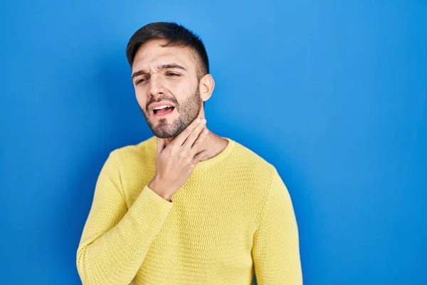 Hispanic Man Standing Blue Background Touching Painful Neck Sore Throat — Stock Photo, Image
