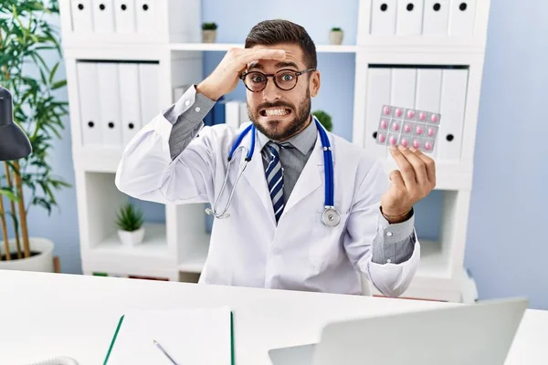 Handsome Hispanic Man Wearing Doctor Uniform Holding Prescription Pills Stressed — Stock Photo, Image