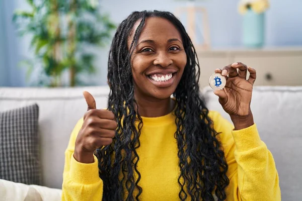African Woman Holding Virtual Currency Bitcoin Smiling Happy Positive Thumb — Stock Photo, Image