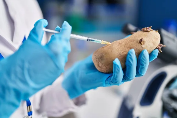 African American Woman Wearing Scientist Injecting Potato Laboratory — стокове фото