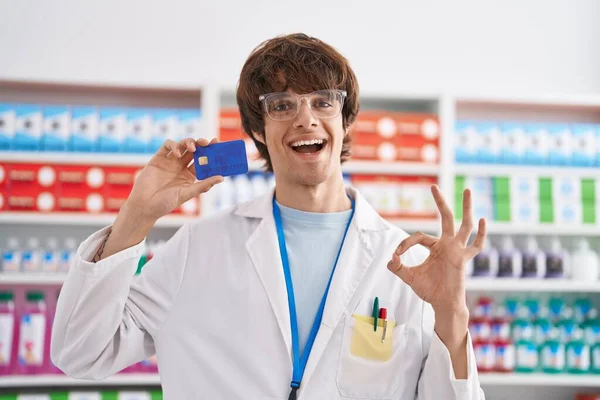 Hispanic Young Man Working Pharmacy Drugstore Holding Credit Card Doing — Stock Photo, Image