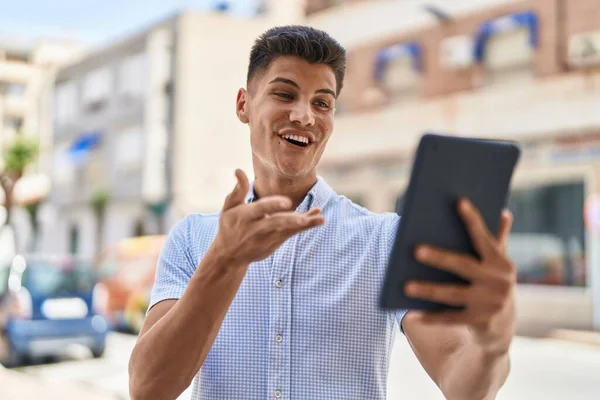 Young Hispanic Man Smiling Confident Having Video Call Street — Fotografia de Stock