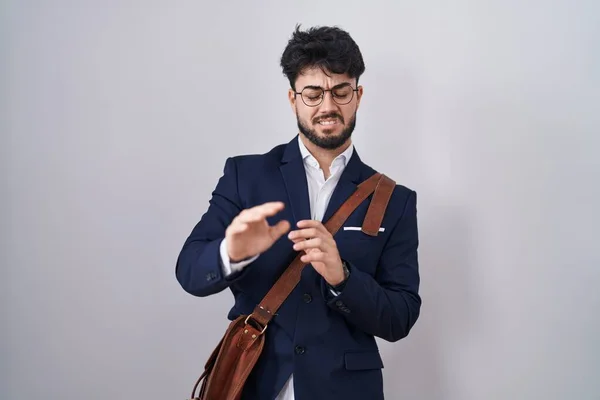 Hispanische Mann Mit Bart Trägt Business Kleidung Angeekelten Ausdruck Unzufrieden — Stockfoto