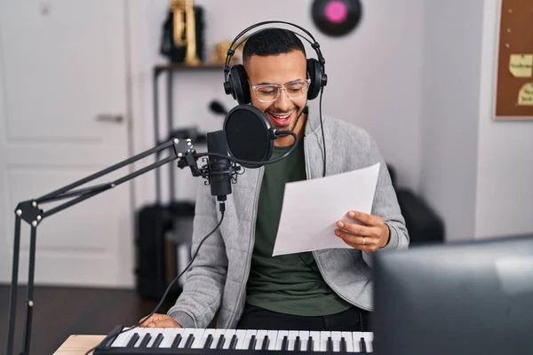 African American Man Artist Singing Song Music Studio — Photo