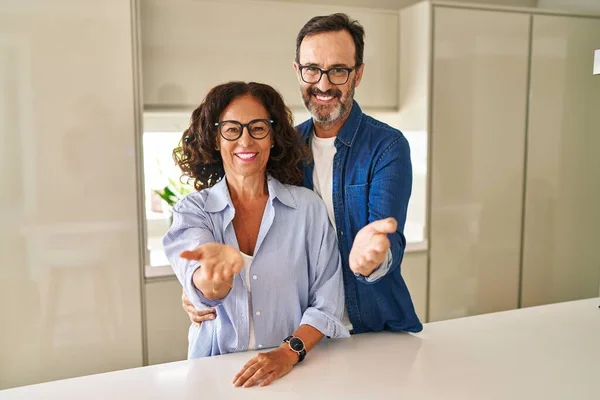 Middle Age Couple Standing Together Smiling Cheerful Offering Palm Hand — Stock Photo, Image