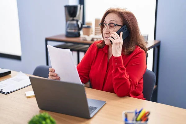 Senior Woman Business Worker Talking Smartphone Reading Document Office — Foto Stock