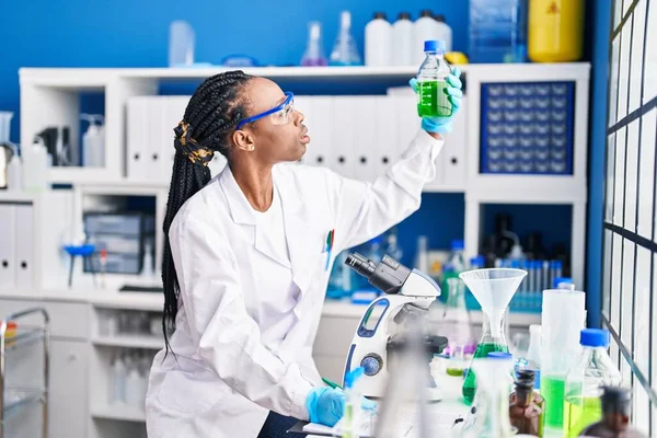 African American Woman Scientist Holding Bottle Write Document Laboratory — Fotografia de Stock