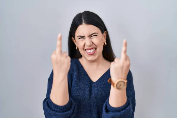 Young Brunette Woman Standing Isolated Background Showing Middle Finger Doing — стоковое фото