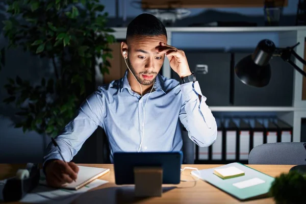 Young Hispanic Man Working Office Night Worried Stressed Problem Hand — Zdjęcie stockowe