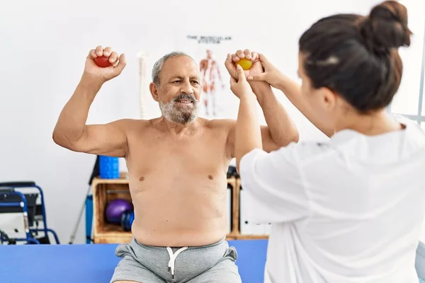 Physiotherapist Patient Smiling Confident Having Rehab Session Using Power Balls — Fotografia de Stock