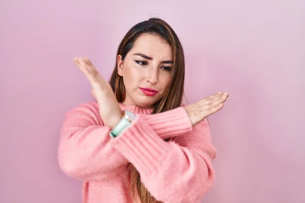 Young Hispanic Woman Standing Pink Background Rejection Expression Crossing Arms — Stock Photo, Image