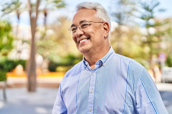 Senior Man Smiling Confident Standing Park — Stock fotografie