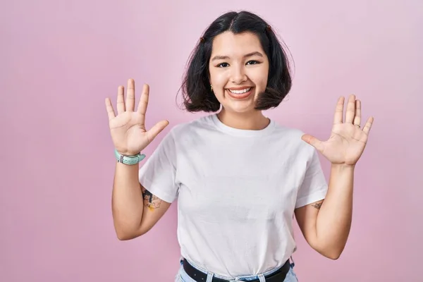 Young Hispanic Woman Wearing Casual White Shirt Pink Background Showing — Stock Photo, Image