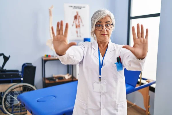 Middle Age Woman Grey Hair Working Pain Recovery Clinic Doing — Stock Photo, Image