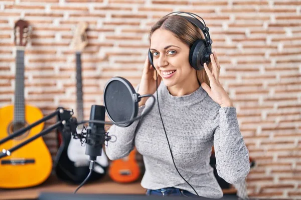 Young Woman Artist Singing Song Music Studio — Stok fotoğraf