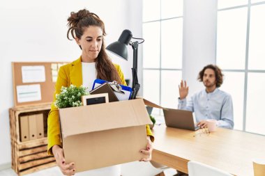 Kadın ve erkek işçiler işyerinden kovuldu