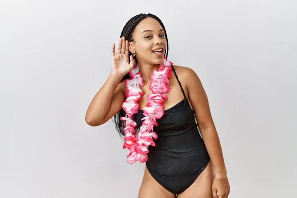 Young African American Woman Wearing Swimsuit Hawaiian Lei Smiling Hand — Stock Photo, Image