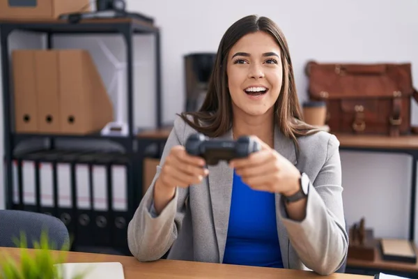 Hispanic Woman Working Office Playing Video Games Smiling Laughing Hard — Stock Photo, Image