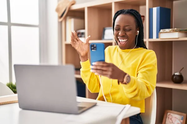 Beautiful Black Woman Doing Video Call Smartphone Celebrating Achievement Happy — Stock Photo, Image