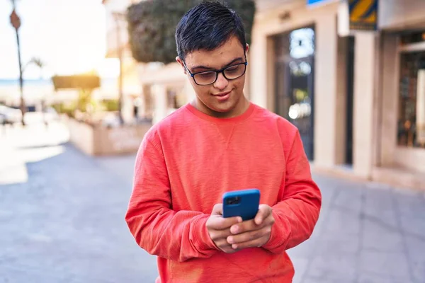 Syndrome Man Smiling Confident Using Smartphone Street —  Fotos de Stock