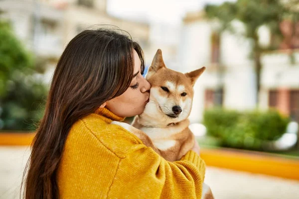 Beautiful Young Woman Kissing Hugging Shiba Inu Dog Park — Stock Photo, Image