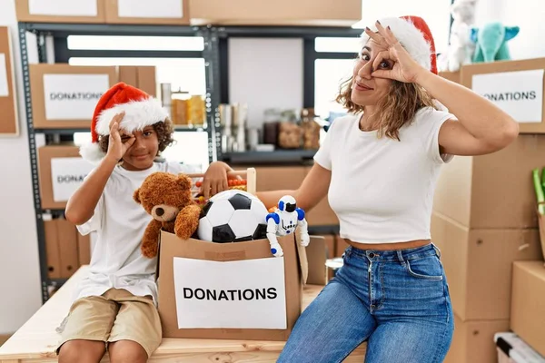 Young Mother Little Son Wearing Christmas Hat Donations Stand Smiling — Stock Photo, Image