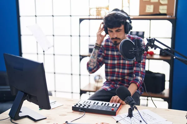 Young Hispanic Man Musician Having Session Music Studio — Stockfoto