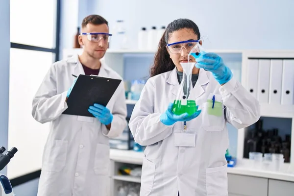 Man Woman Wearing Scientist Uniform Write Document Measuring Liquid Laboratory — Fotografia de Stock