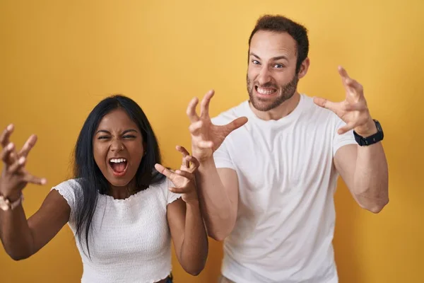 Interracial Couple Standing Yellow Background Shouting Frustrated Rage Hands Trying — 图库照片