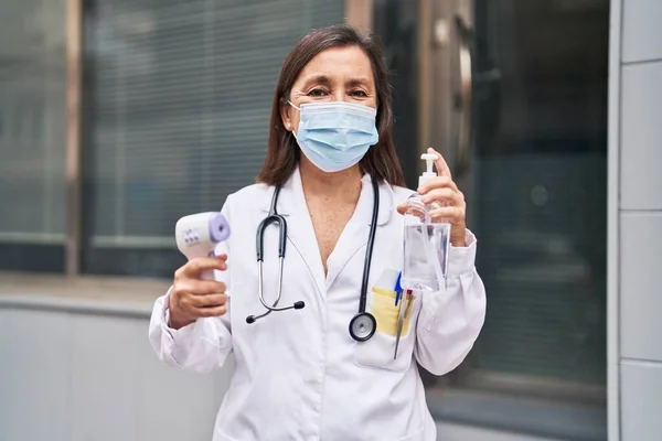Middle Age Woman Wearing Doctor Uniform Medical Mask Holding Thermometer — Stok fotoğraf