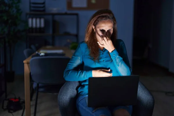 Brunette Woman Working Office Night Smelling Something Stinky Disgusting Intolerable — Foto de Stock