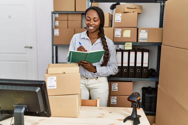African American Woman Ecommerce Business Worker Writing Notebook Standing Office — Stock Photo, Image