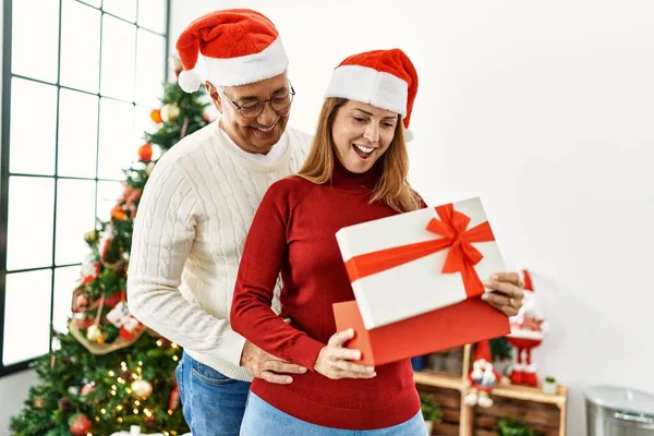 Middle Age Hispanic Couple Smiling Happy Hugging Unboxing Christmas Gift — Stock Photo, Image
