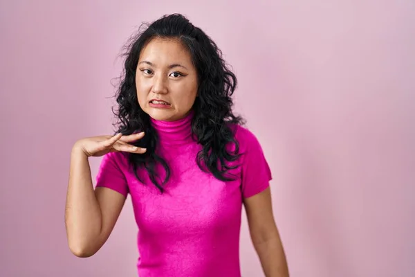 Young Asian Woman Standing Pink Background Cutting Throat Hand Knife —  Fotos de Stock