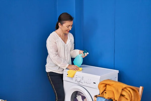 Middle Age Woman Cleaning Washing Machine Laundry Room — Stockfoto