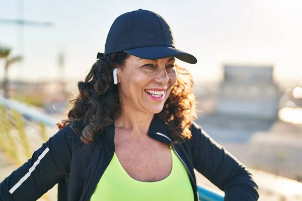 Middle Age Hispanic Woman Working Out Listening Music Earphones Promenade — Stock Photo, Image